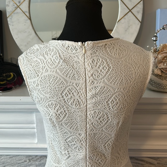 Lori M White lace like Aline dress size small stretch material lined - Picture 4 of 6